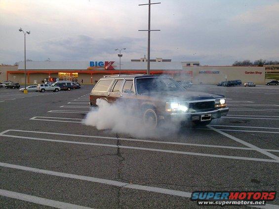 DOIN A BURN OUT ON DA WHITE WALLS 225/70'S 15'S 