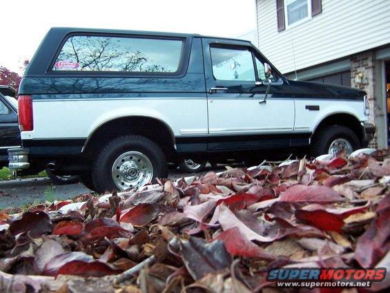 1995 Ford Bronco parked next to a house, side view