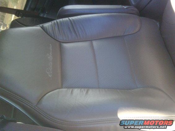img00070.jpg both seat backs are clean. no tears