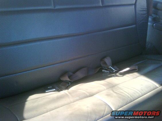 img00072.jpg back seat no tears