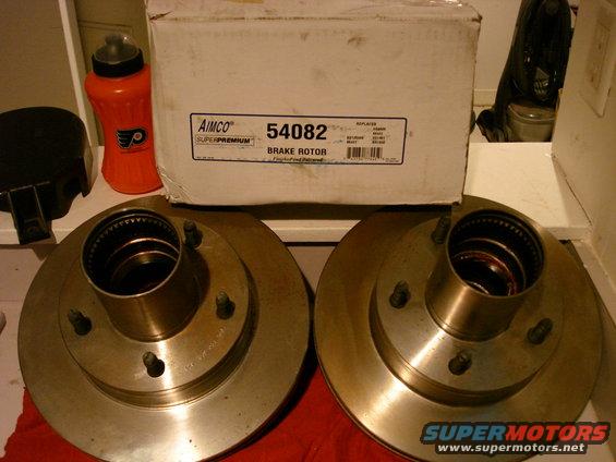 AIMCO #54082
 Item #32574B - New
1994-4/95 Ford F-150 4wd
1994-4/95 Ford Bronco
1 piece hub seal
Stock replacement for 1994-95 bronco and 1/2 ton pickup with ABS and 1 piece hub seal.
Hub and rotor assembly with wheel bearingraces and wheel studs installed.

Note: Wheel bearings sold separately.

AIMCOÂ® premium rotors meet original equipment fit, form and function specifications. These rotors provide peace of mind by providing safe, consistent, smooth braking each and every time the brakes are applied.

- Exceptional value
- Great quality
- Long-lasting