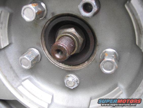 lug-nut-damage-may-08-002.jpg 
