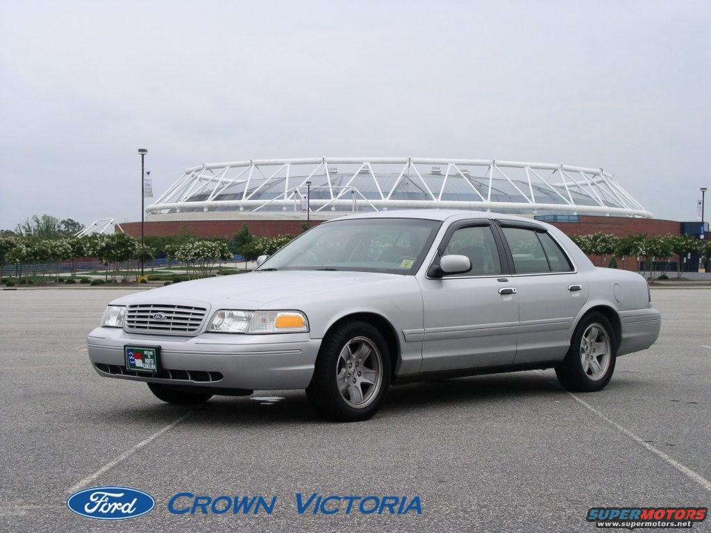 2001 Ford Crown Victoria photo
