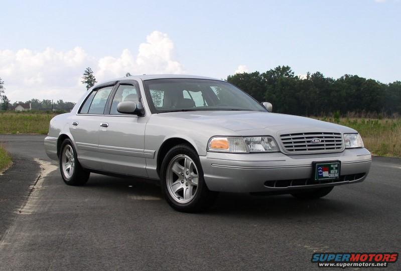 2001 Ford Crown Victoria photo