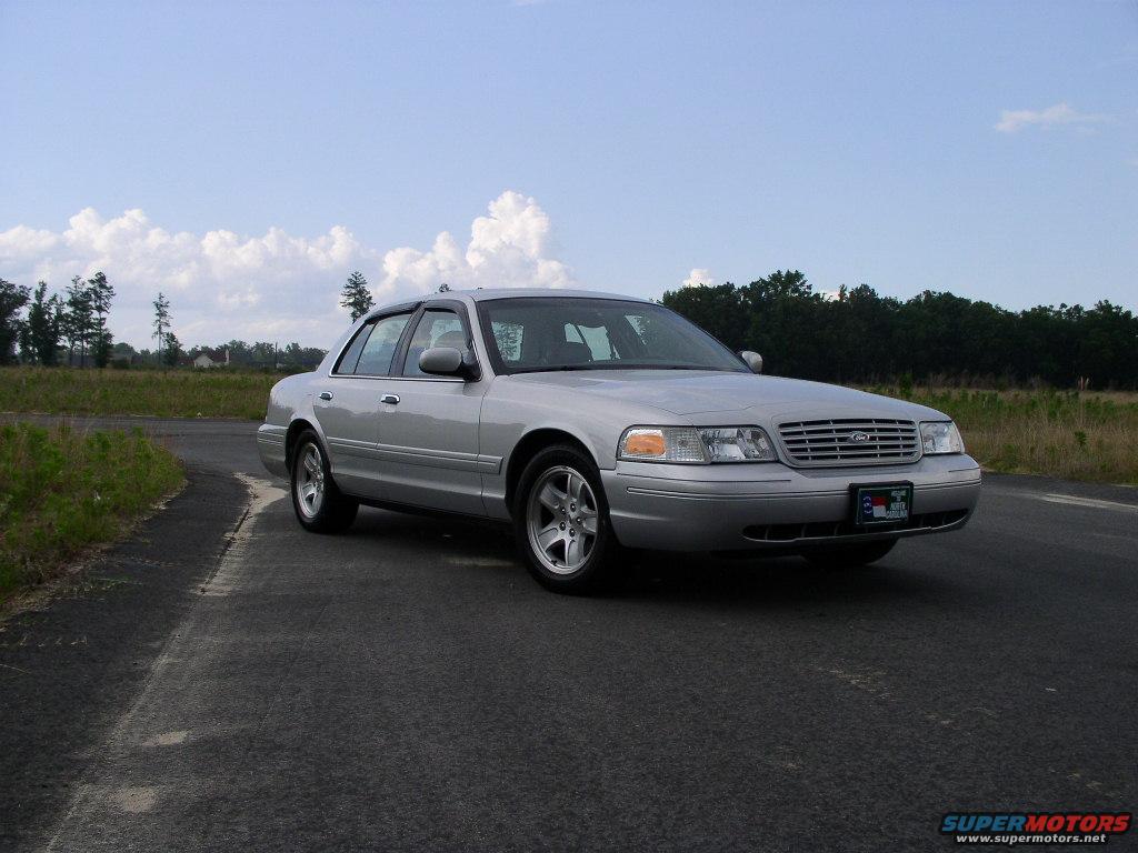 2001 Ford Crown Victoria photo