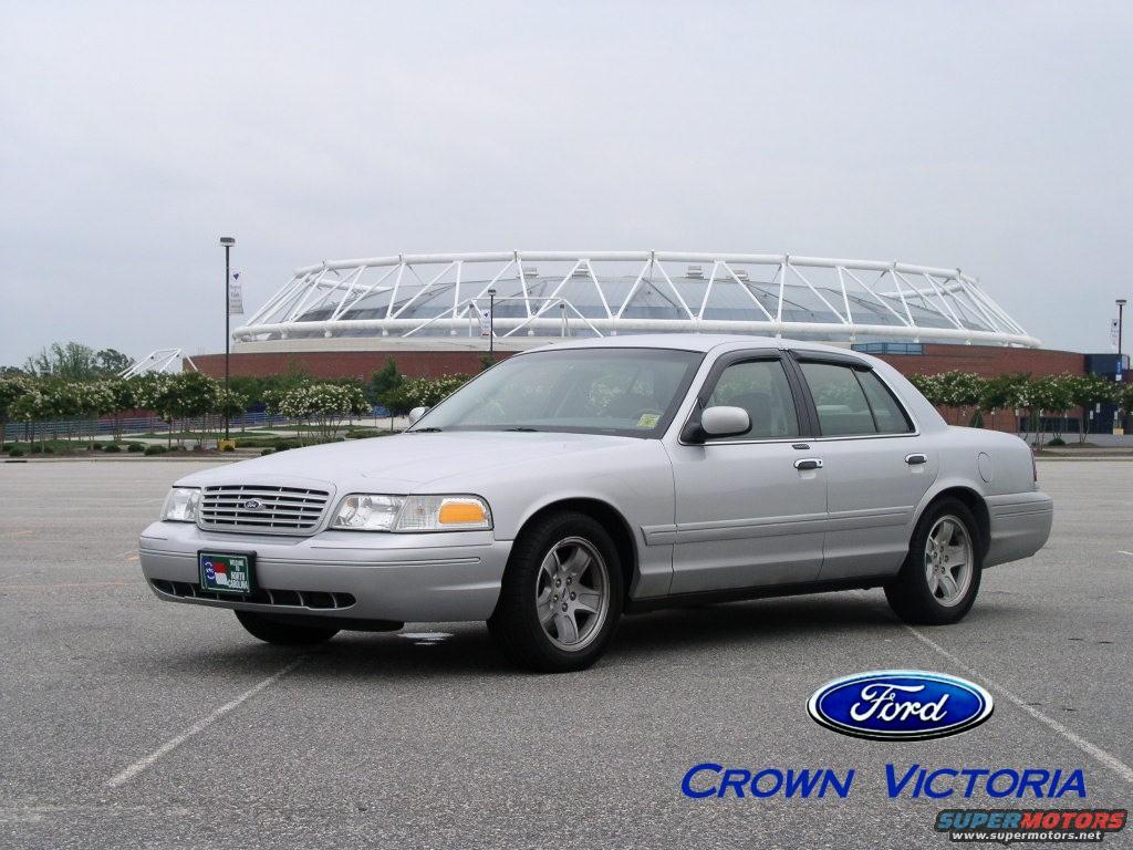 2001 Ford Crown Victoria photo