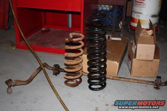 img_2220.jpg Rough Country 6 inch lift spring next to stock spring