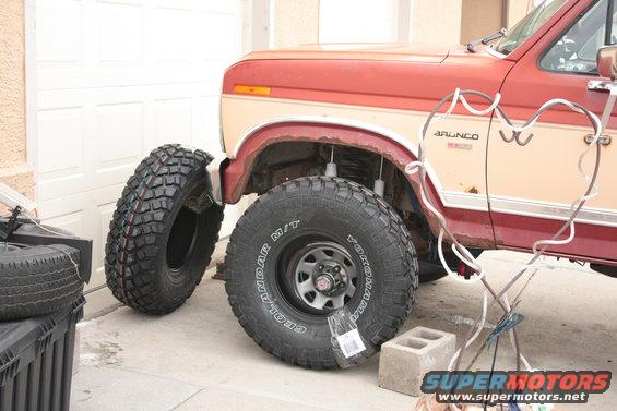 clear view of front tire, you can see the tread design. these things throw snow!
