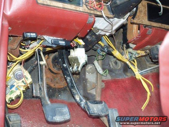 25p2121367.jpg Wiring rat's nest