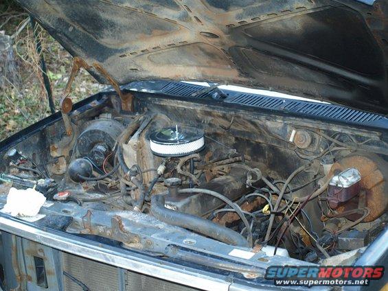 50p2121339.jpg Engine bay overview