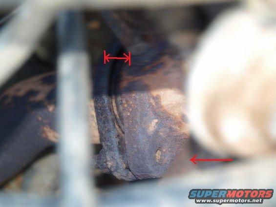 25p2121342.jpg Exhaust manifold into pipe to cat. That headless bolt and gap can't be good... 