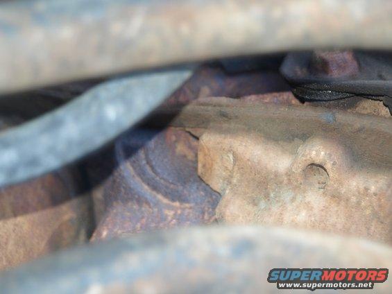 25p2121347.jpg Intake manifold bolt-shmolt. Who needs 'em?! 
  

