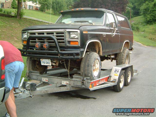 bronc2-006.jpg Tight fit, without the 8" spare rim on the front, it would have been rediculous.