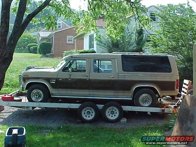 1986-centurion1.jpg 1986 CENTURION - THE DAY I GOT IT HOME.  I TOWED IT WITH A 1988 DODGE PRISON VAN (COMPLETE WITH BARS ON THE WINDOWS) THAT I BOUGHT AT A STATE AUCTION - THE OLD 360 IN THAT VAN REALLY HAD A TIME OF IT GOING UP THE SMALL MOUNTAINS OF NEW JERSEY AND PENN.  GLAD I DIDN'T HAVE TO GO UP ANY REAL MOUNTAINS!