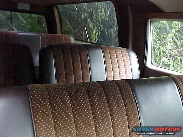 centint41.jpg REAR SEATS