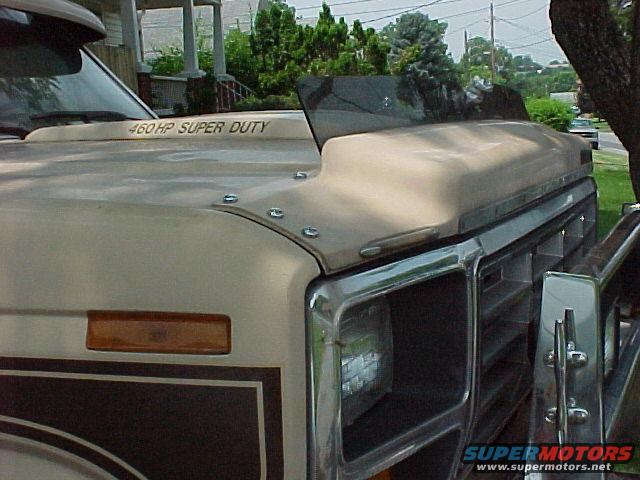 centurion-(r)-front.jpg (R) FRONT - 460HP HOOD SCOOP - NOTICE THE CHROME GOODIES ON THE FRONT - HEY - IS THAT A DAMN BOAT CLEAT?