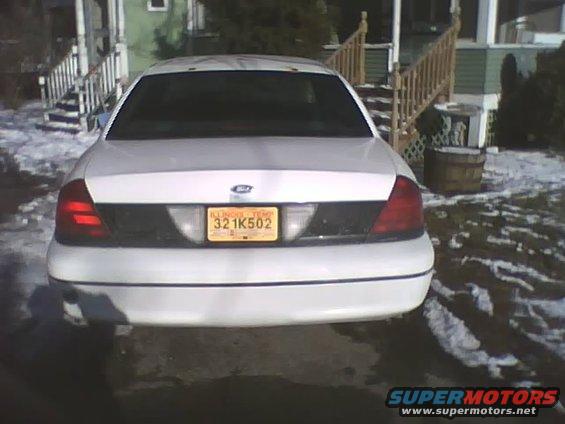 White 2000 Ford Crown Victoria rear view with Illinois license plate 321K502