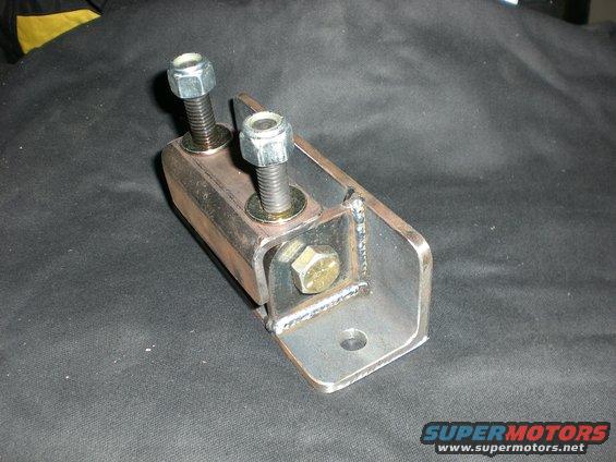 Trans mount using same style bushing for 88-96 bronco and F series with E4OD