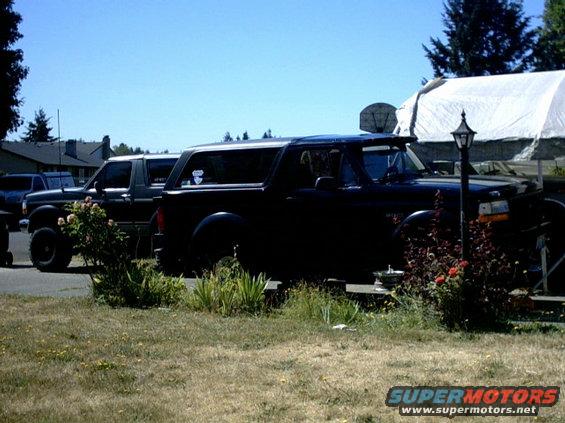 jul01#58.jpg Bob Kennedy was kind enough to
show me how the BIG DAWGS
do suspension lifts.

IN THE FRONT YARD