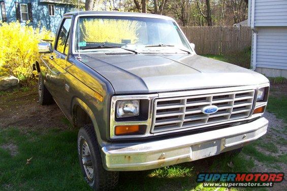 Gray 1986 Ford F-150 front 3/4 view