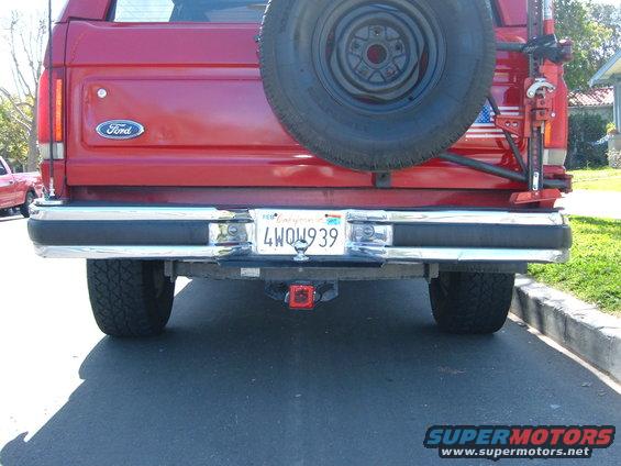 dscf1946.jpg new hitch + light that does not work with it. 