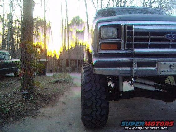level.jpg Hard to see, but if you look down the length of the side, and copare the belly stripe to the top of the front and rear tires, you can see that the ride height is even front to back.