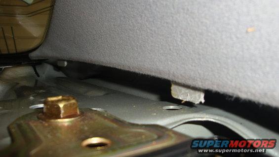 dsc04776.jpg another close up of the tabs you have to get past to remove the deck lid