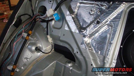 dsc04791.jpg removed this piece...im not even sure what it is... to peel & seal behind it