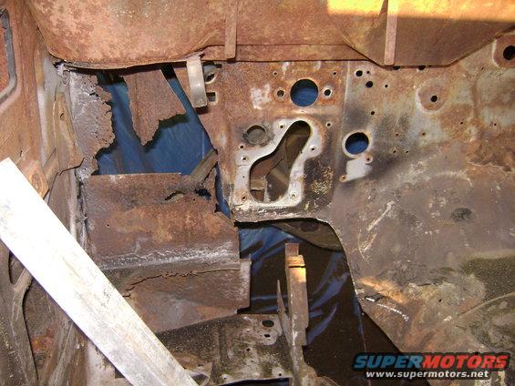 better pic of drivers side firewall. the left side of the eng comartment frame rail torqe box and firewall is just gone 