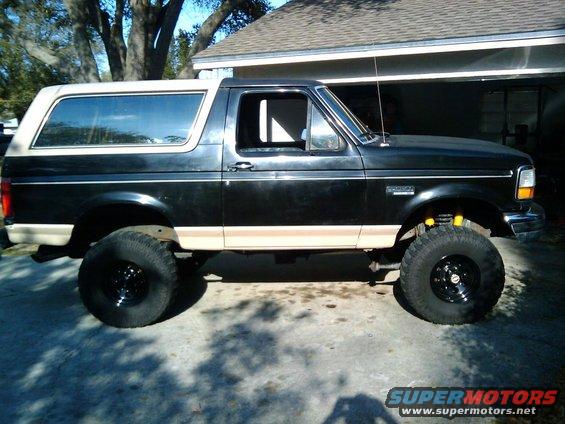 b1.jpg A general pic.  You can see the ugly, rusty frame rails before I used the Dupli Color black undercoating