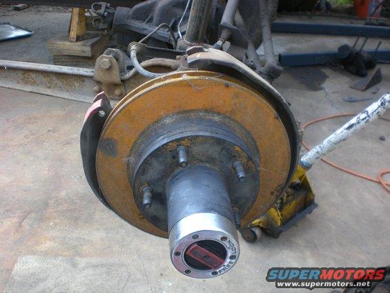 cimg0487.jpg Together with the chevy 1/2t backing plate. Early drum spindle and late disc and hub. If usinf the warn style hub lock (i.e. warn, MM, superwinch etc.) you will need to leave the small axle snap ring off. If using the original dana/spicer hub locks you will need to use a bolt and washer in the end of the axle. If you position the backing plate this way the brake hose is close to the upper ball joint nut ford drum spindle with chevy 1/2t backing plate. If you position the backing plate this way the brake hose is close to the upper ball joint nut
  

