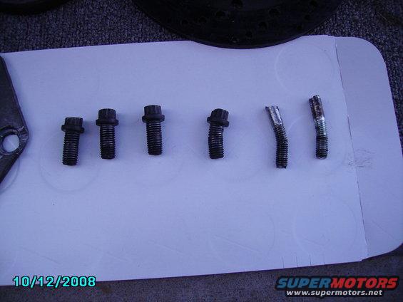 china-wall-breakage-001.jpg Something wrong with the bolts on the right......