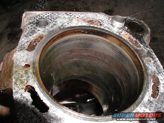 p1010010.jpg Cyl wall corrosion??!