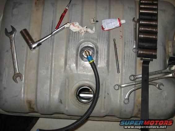 return-line-fitting-install-on-79-ford-bronco-(6).jpg 