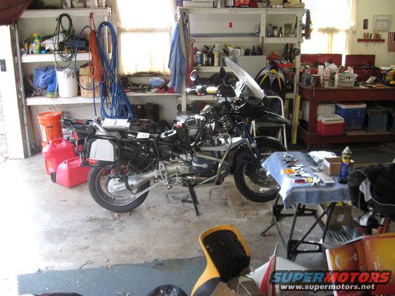R1150 GS ADV with gas tank removed.