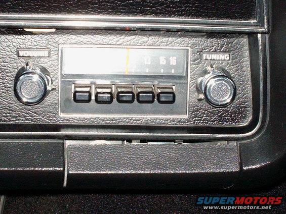 hpim0259.jpg AM pushbutton radio