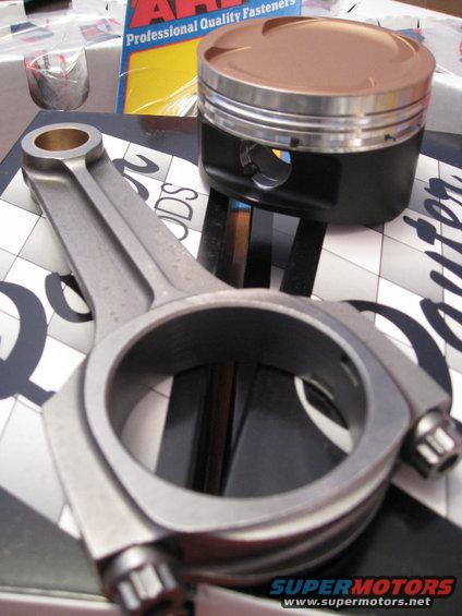 Connecting rod and piston assembly for an engine