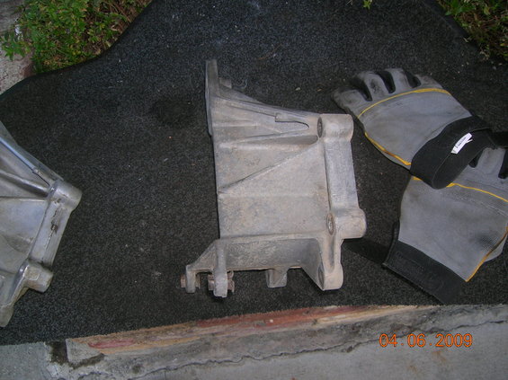 dscn3337.jpg old bracket