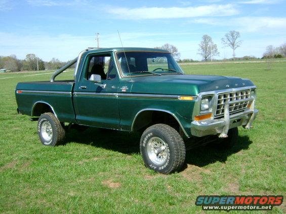 Green 1979 Ford F-150 pickup truck, 3/4 front view