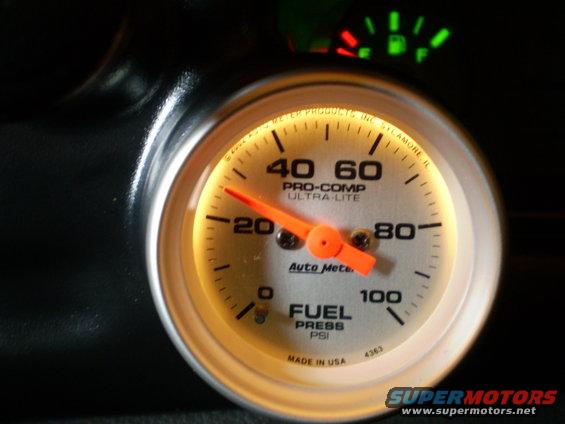 Fuel pressure gauge with orange needle, reading 20 PSI