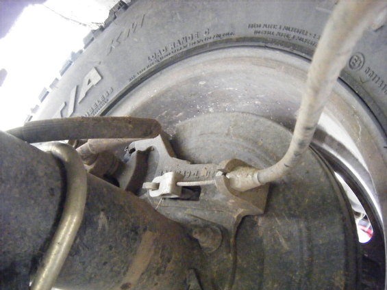 dscf9799.jpg rear disc brake cable.