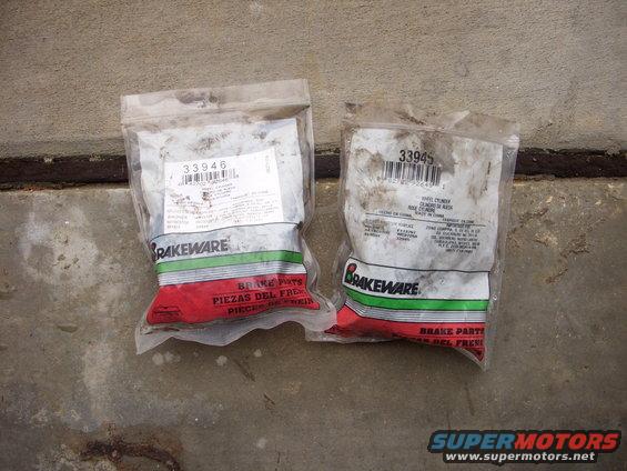 dscn1705.jpg Original 8.8 wheel cylinders in the DRW F-350 wheel cylinder bags. Good to have as trail spares. 