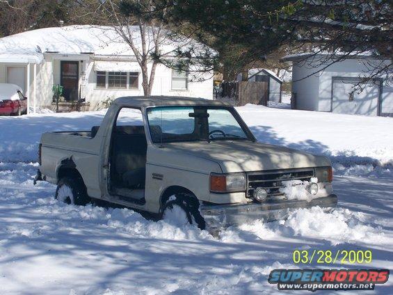 1991 Ford Bronco stuck in deep snow, front 3/4 view