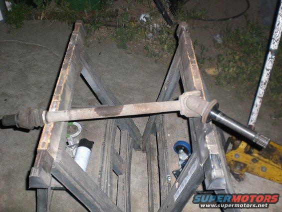 cimg0573.jpg F150 D44TTB pass side axle and stub