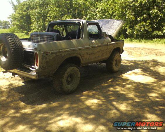 1979 Ford Bronco, 3q-front view, mud-splattered