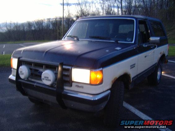 Two-tone 1988 Ford Bronco with auxiliary lights and rust spots