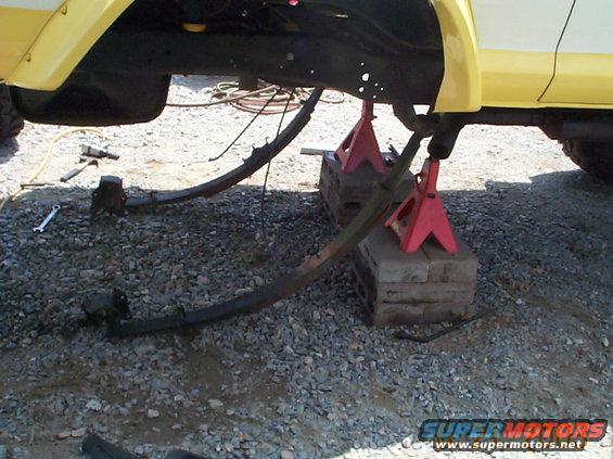 dcp03457.jpg Shackle hangers cut loose.