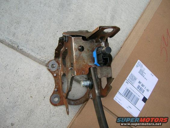dscn3272.jpg Stock Pedal assembly and switch