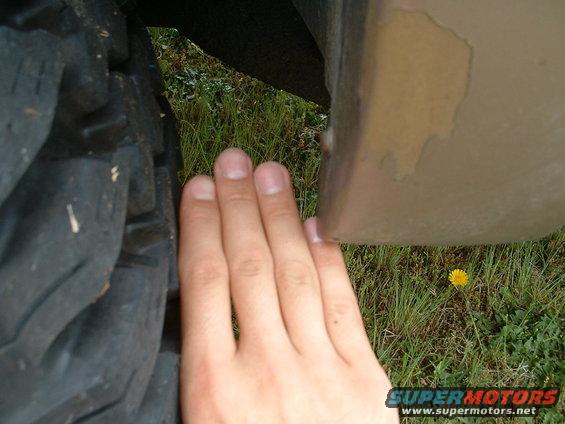 dscf0089.jpg Clearance at the back of the front fender with wheels straight.