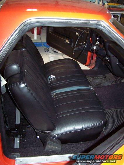 100_2574.jpg vinyl bench seat, as originally installed.